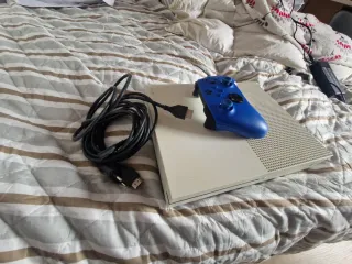 Xbox One S + Mando Azul
