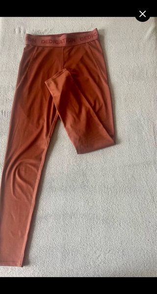 Leggings marrones caldera con banda DEDICATION