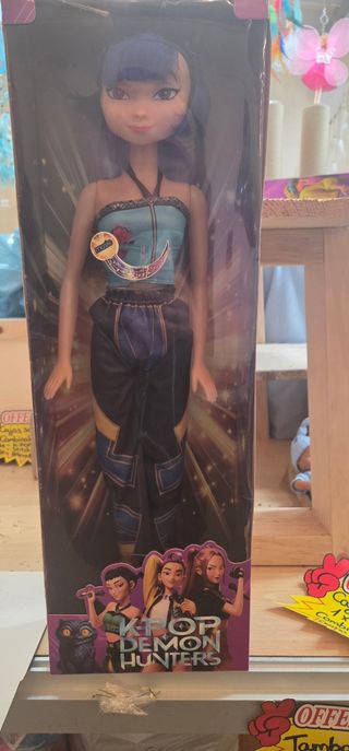 Muñeca Zoey K-Pop Huntrix con música de 1 metro