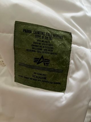 Chaqueta Alpha Industries N3B Blanca.