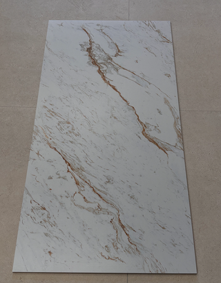 Porcelánico blanco efecto mármol 60 x 120 cm