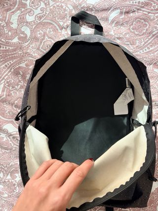 Mochila Eastpak Negra/gris con Puntos Blancos