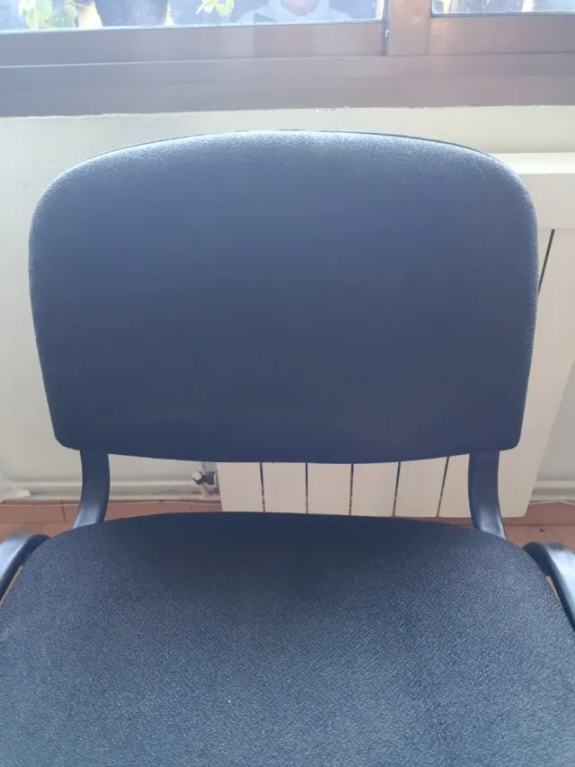 Silla de oficina negra