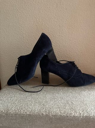Zapatos de tacón azul marino