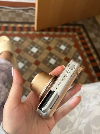 Cámara Canon Digital Compacta Dorada