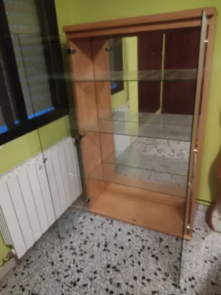 Vitrina de comedor de madera y cristal