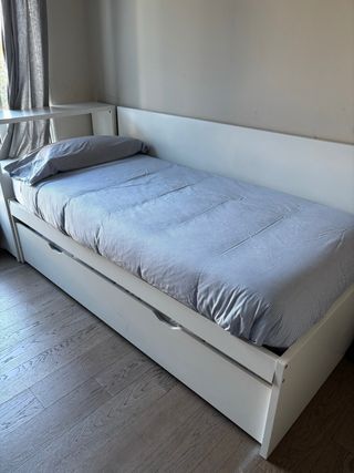 Cama nido con 2 colchones.