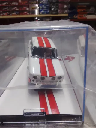 Scalextric Renault 8 Club 2009 con luces