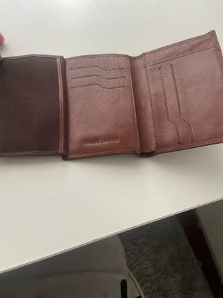Cartera de piel marrón para hombre