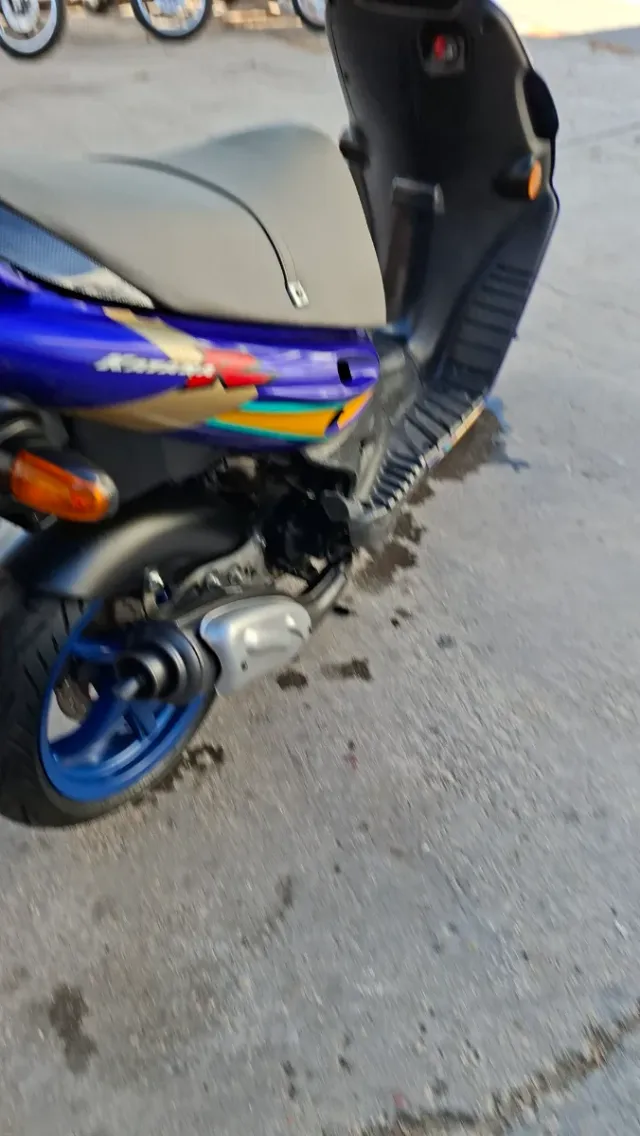 Suzuki Katana 50 refrigerada por agua