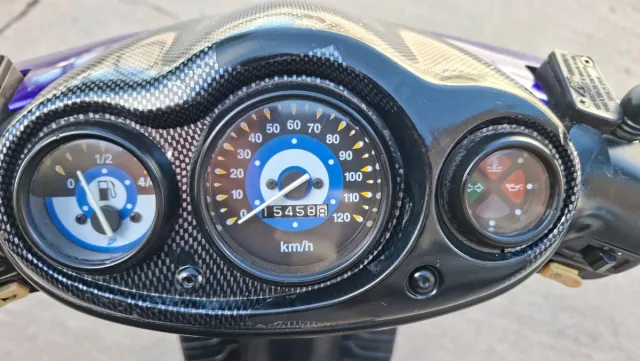 Suzuki Katana 50 refrigerada por agua