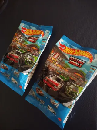 Lote 2 sobres sorpresa Hot Wheels Mystery Models