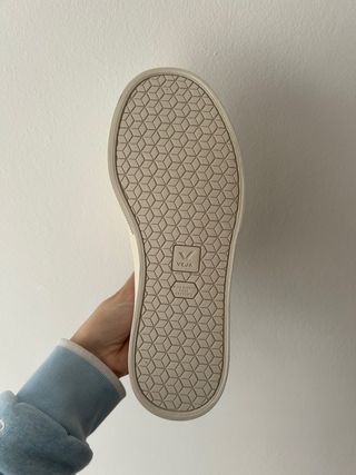 Zapatillas Veja Blancas y Negras