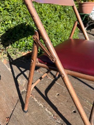 Sedia pieghevole vintage dorata e rossa