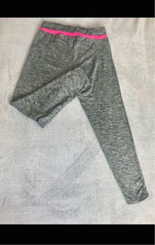 Mallas grises con detalle rosa