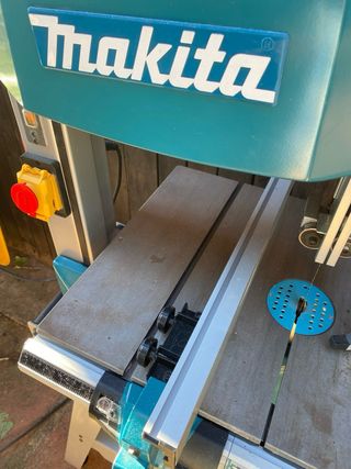 Sierra de Cinta Makita