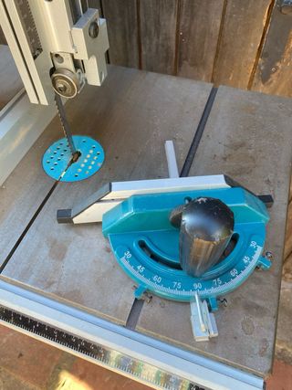 Sierra de Cinta Makita