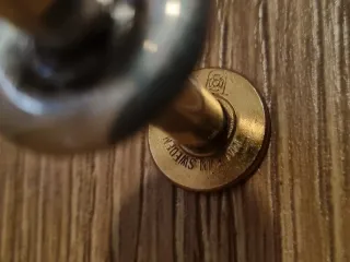 Pinzas antiguas con corona