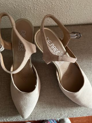 Zapatos de tacón beige