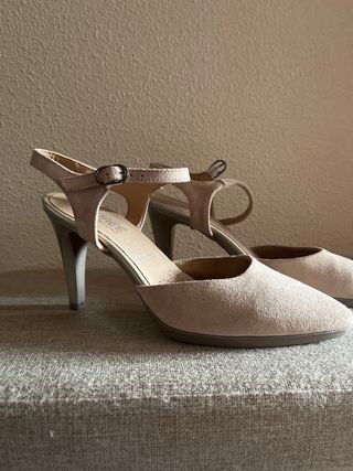 Zapatos de tacón beige