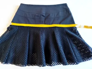 Conjunto Top Rojo y Falda Negra