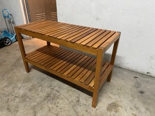 Banco in legno a due livelli per il bagno