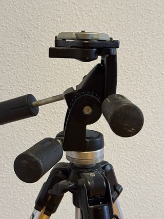 Trípode Manfrotto 144 con rótula 029