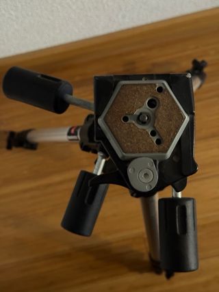 Trípode Manfrotto 144 con rótula 029