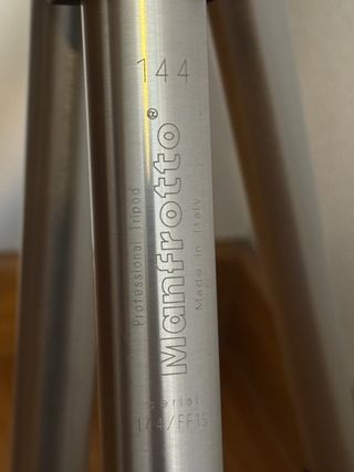 Trípode Manfrotto 144 con rótula 029