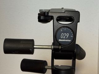Trípode Manfrotto 144 con rótula 029
