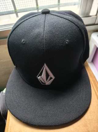Gorra Volcom Negra Logo Bordado
