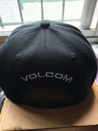 Gorra Volcom Negra Logo Bordado