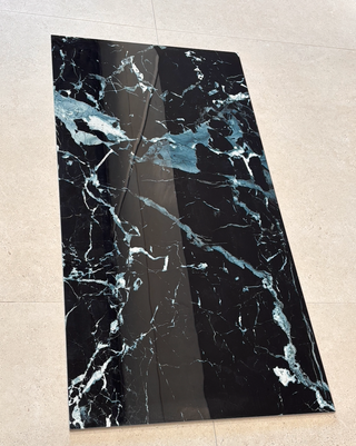 Porcelánico Negro con Vetas Blancas