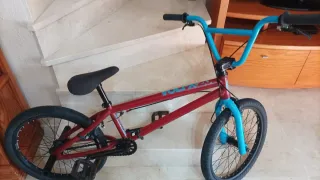 Bicicleta BMX Volt X20 Roja y Azul