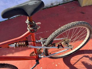 Bicicleta MTB Roja oxidada