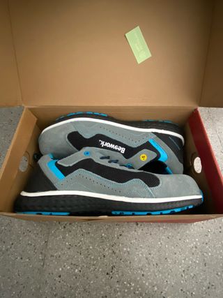 Zapatos de trabajo Beswork grises y azules