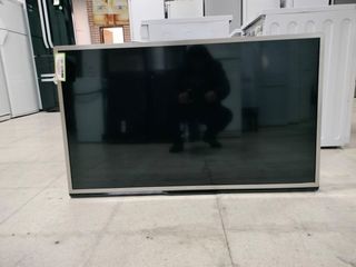 Televisor Negro y Plateado