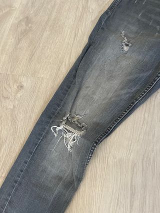 Vaqueros Skinny Gris Desgastados