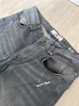 Vaqueros Skinny Gris Desgastados