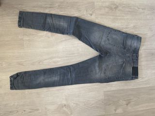 Vaqueros Skinny Gris Desgastados