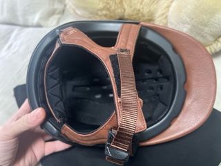 Casco de equitación negro con visera