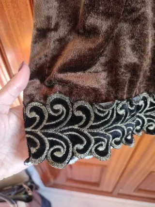 Vestido de terciopelo marrón