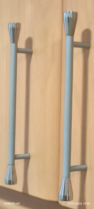 Tiradores de cocina metal .