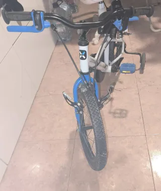 Bicicleta infantil Decathlon con ruedines