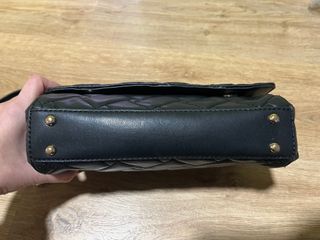 Bolso Guess Alanna Convertible Negro Dorado