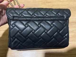 Bolso Guess Alanna Convertible Negro Dorado