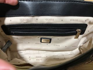 Bolso Guess Alanna Convertible Negro Dorado