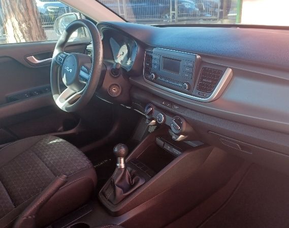 KIA Rio 2022 OFERTA POCOS KMS!!!!!!