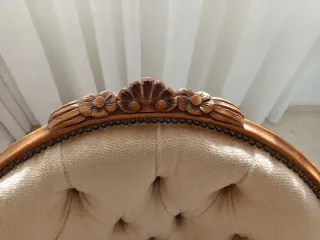 Sillón descalzadora madera y terciopelo