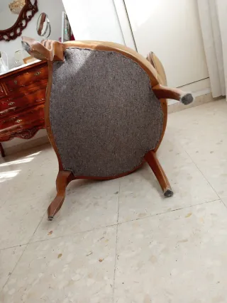 Sillón descalzadora madera y terciopelo